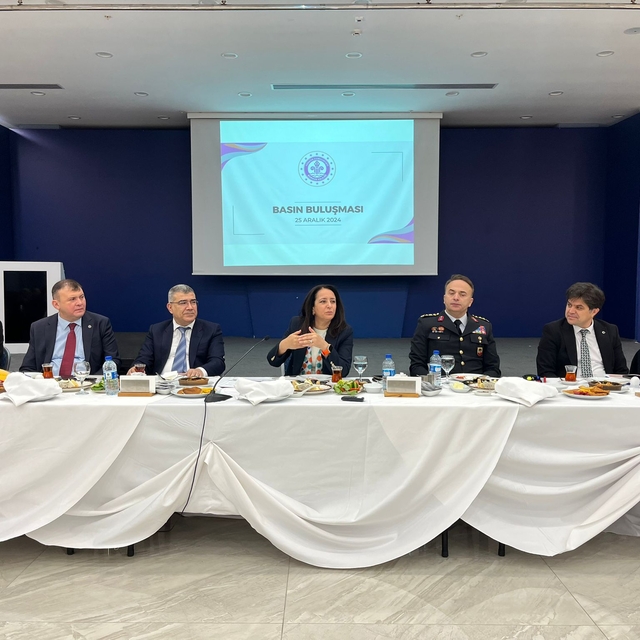 Burdur Valisi Bilgihan, basın mensuplarıyla bir araya geldi