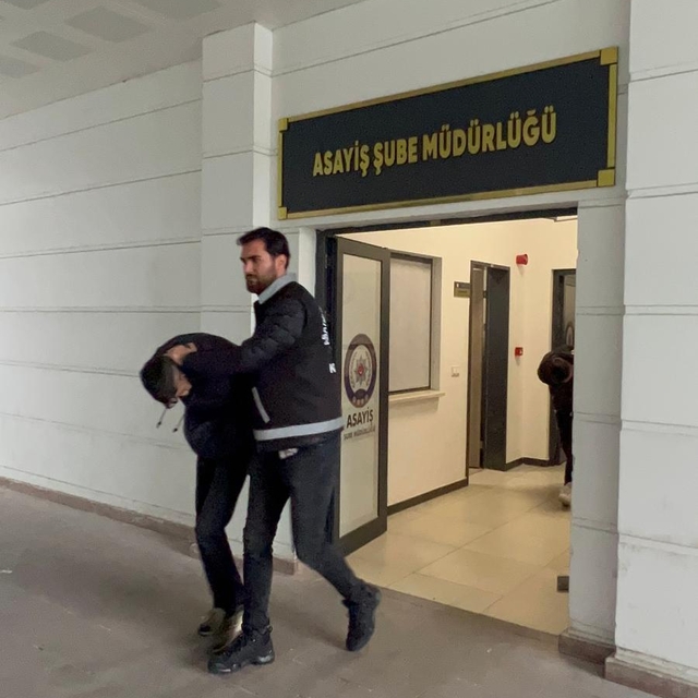 Kendilerini polis olarak tanıtıp 6 milyon TL dolandırdılar; 4 tutuklama