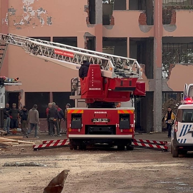 İskeleden düşen işçi yaralandı