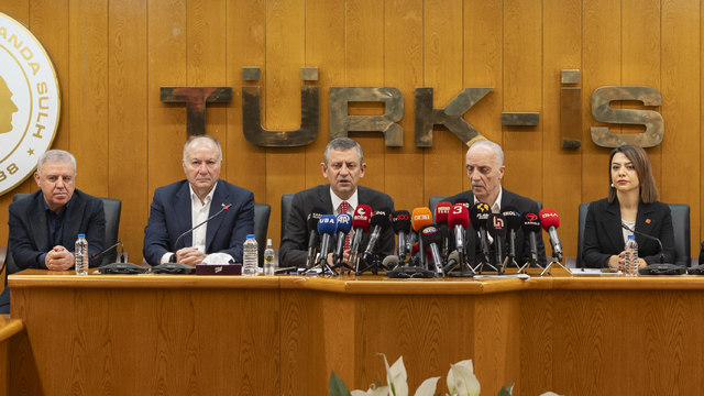 CHP Genel Başkanı Özel, TÜRK-İŞ Genel Başkanı Atalay'ı ziyaretinde konuştu: