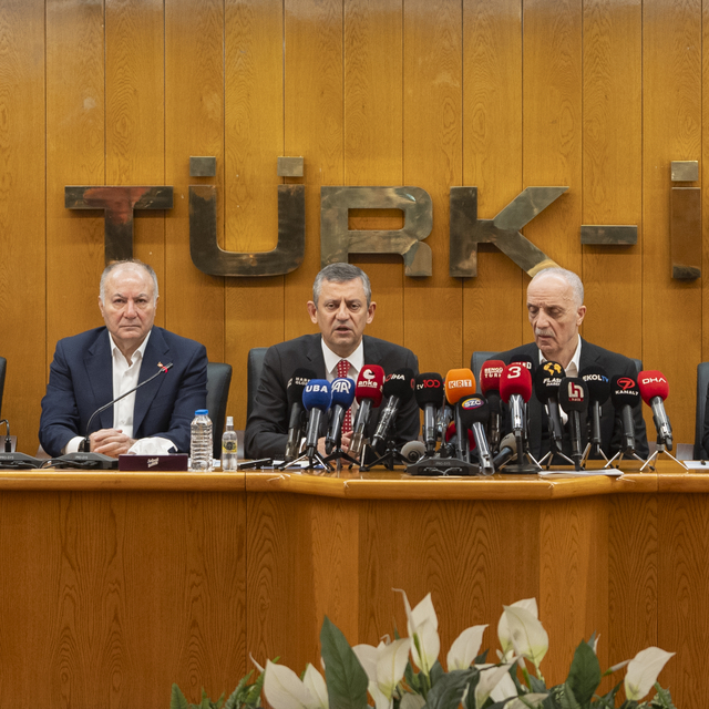 CHP Genel Başkanı Özel, TÜRK-İŞ Genel Başkanı Atalay'ı ziyaretinde konuştu:...