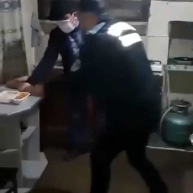 Pandemide yemek götürdüğü ihtiyaç sahibiyle tartışan zabıta memuru görevden...