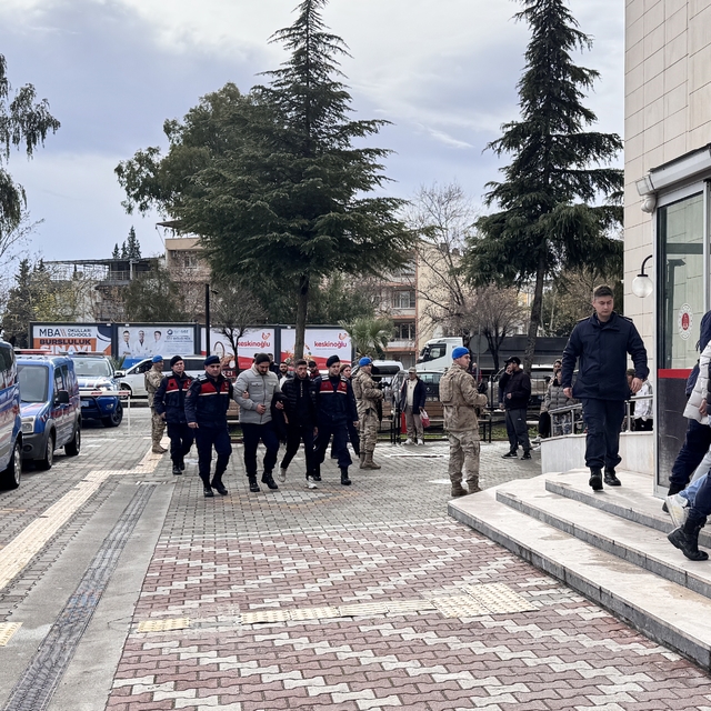 Manisa'da iki aile arasında çıkan kavgada 1'i ağır 3 kişi yaralandı