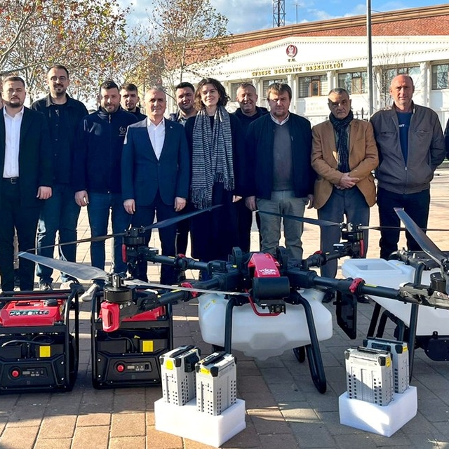 Evreşe Belde Belediyesi çiftçilere dronla zirai ilaçlama hizmeti verecek