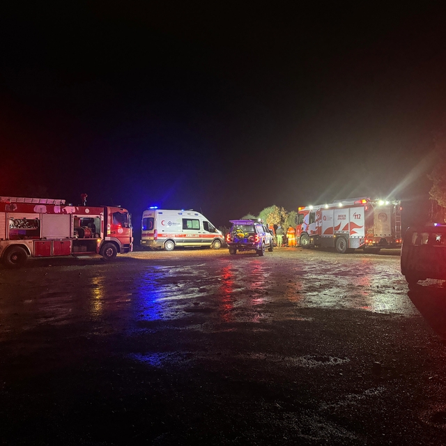 Antalya'da falezden otomobil düştüğü ihbarı üzerine çalışma başlatıldı