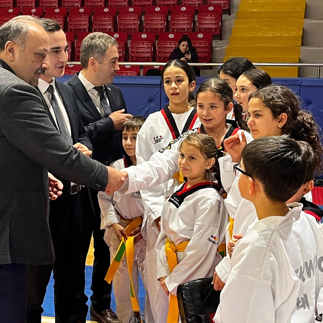 Salıpazarı Kaymakamı Beyazıt ve Belediye Başkanı Karaca, antrenör ve sporcu...