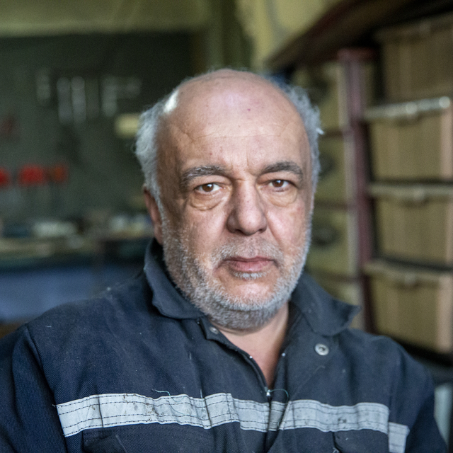 Kayınpederinden kalan dükkanda mutfak eşyalarına yeniden hayat veriyor