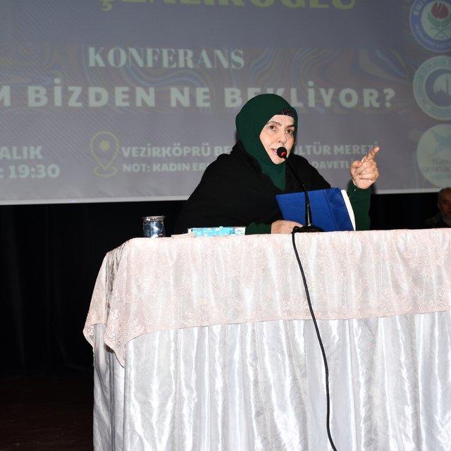 Yazar Emine Şenlikoğlu, Vezirköprü ilçesinde konferans verdi