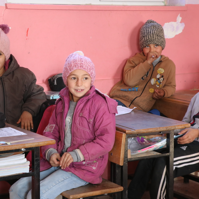 Bilecikli hayırseverin ördüğü bereler, bu yıl Siirt'teki öğrencileri ısıtıy...