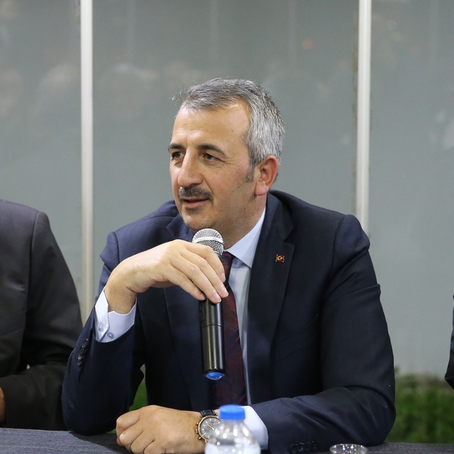 Edirne'de "devamsızlık takip ekipleri" ev ziyaretleriyle öğrencilerin okula...