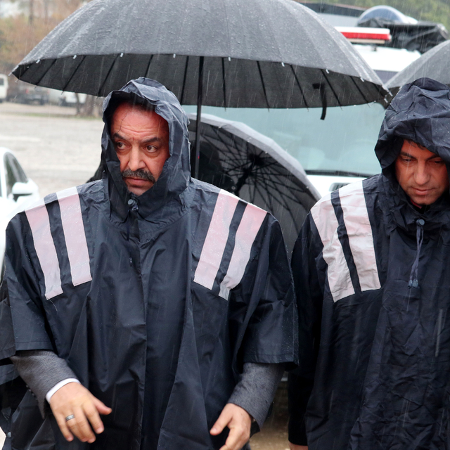 Falezlerden denize düşen otomobil, mıknatısla aranıyor (2)