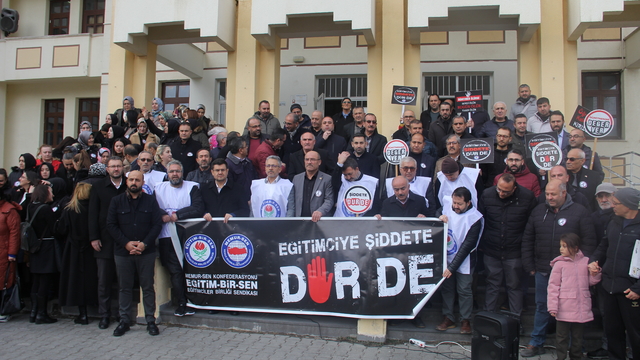 Kayseri'de öğretmenler, meslektaşlarının darbedilmesini kınadı