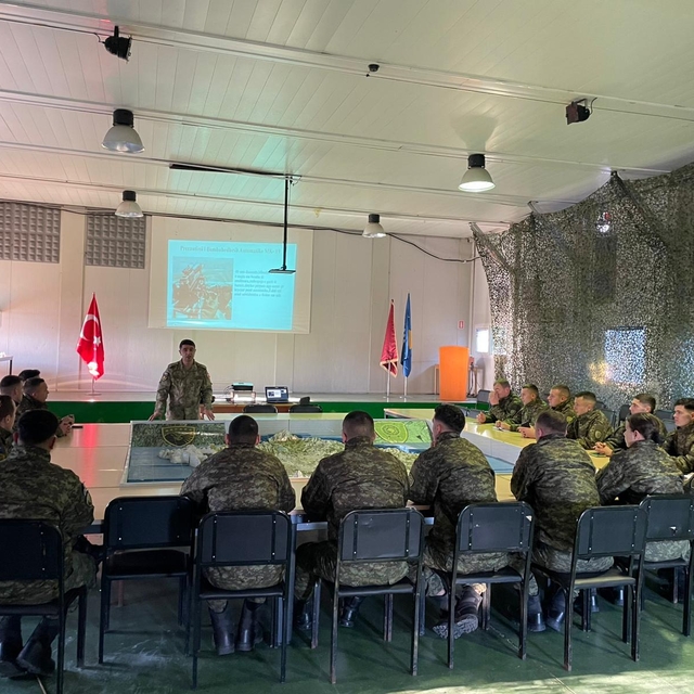 Kosova Güvenlik Kuvvetleri Komutanlığında görevli personele, "MK-19 Otomati...