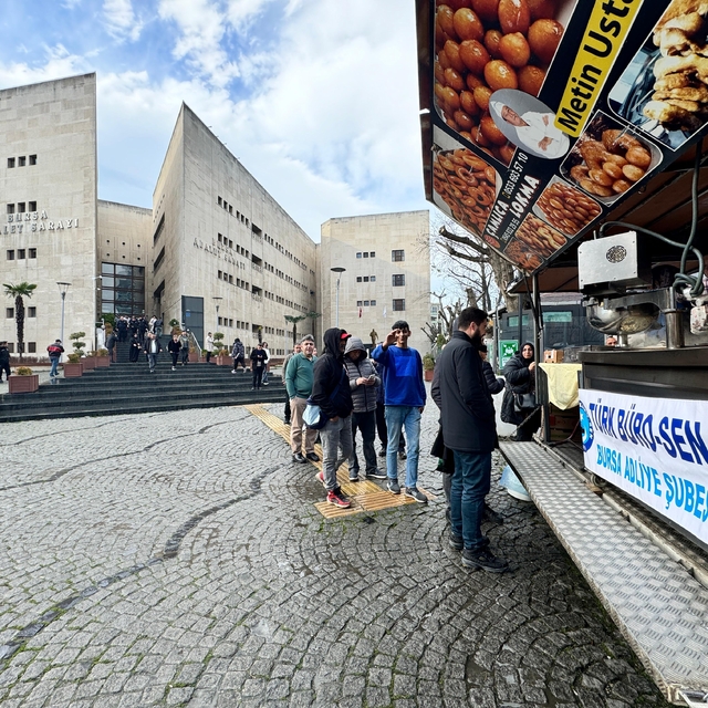 Türk Büro-Sen Bursa Adliye Şubesi lokma döktürdü