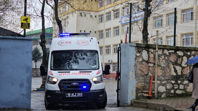 Bursa'da 6 öğrenci gıda zehirlenmesi şüphesiyle hastaneye kaldırıldı