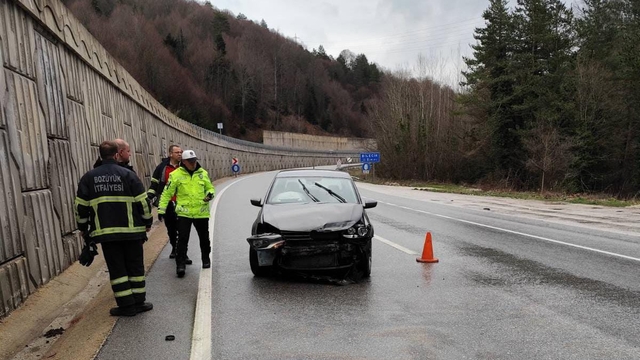Bursa'nın otomobilin istinat duvarına çarptığı kazada bir kişi yaralandı