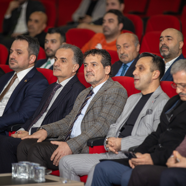 Sakarya'da "Gençlik Politika Belgesi Vizyon Çalıştayı" düzenlendi