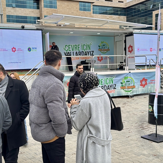 Gençlerde farkındalık için yola çıkan Çevre Tırı, Kırşehir'de üniversite öğ...