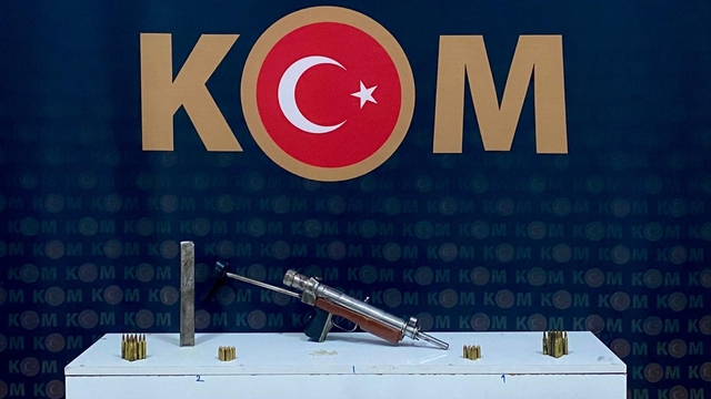 Kars'ta yasa dışı silah ticareti iddiasıyla 3 zanlı tutuklandı