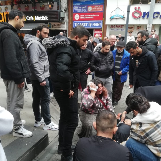 Keserle husumetlilerine saldırdı; 1'i kadın, 3 yaralı