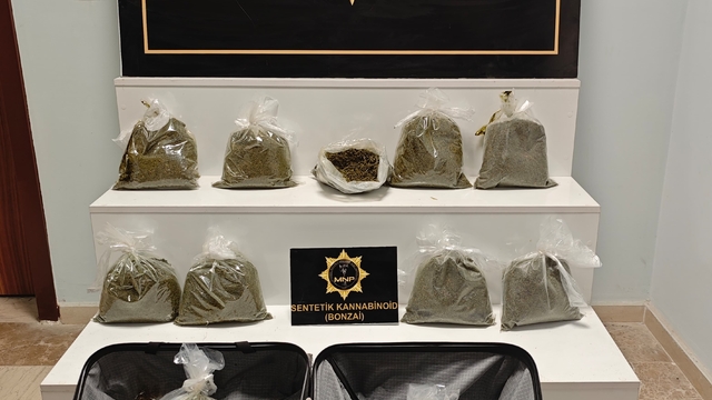 Muş'ta yolcu otobüsünde 16 kilo 400 gram sentetik uyuşturucu ele geçirildi