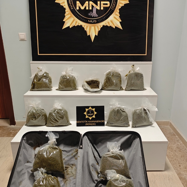 Muş'ta yolcu otobüsünde 16 kilo 400 gram sentetik uyuşturucu ele geçirildi