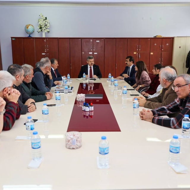 Artvin Valisi Ergün lise öğrencileriyle bir araya geldi