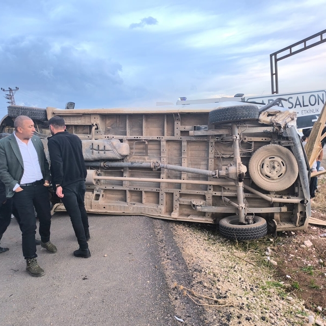 Mardin'de öğrenci servisi ile cip çarpıştı: 11 yaralı