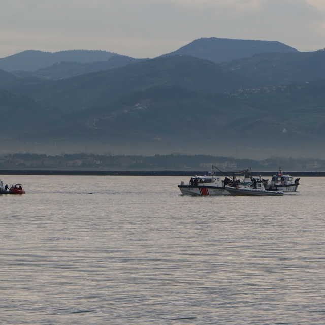 Kayıp balıkçıların teknesi 1 kilometre açıkta bulundu