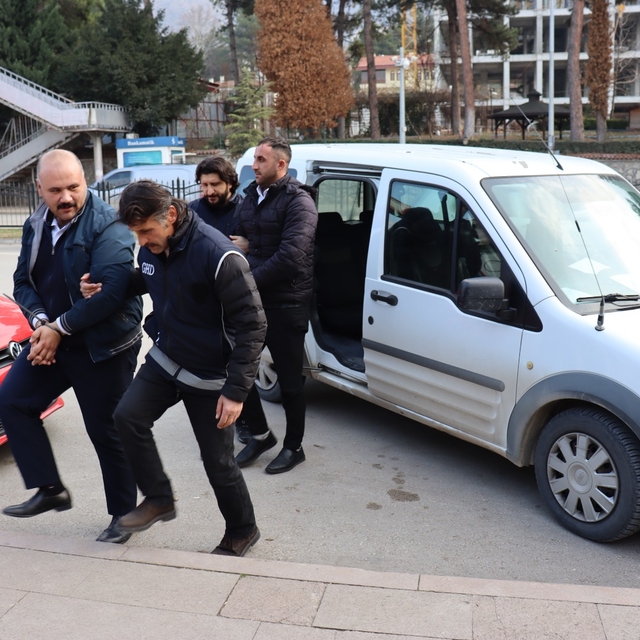 Yolcu otobüsünün yatak kısmında 9 kaçak göçmen yakalandı (2)