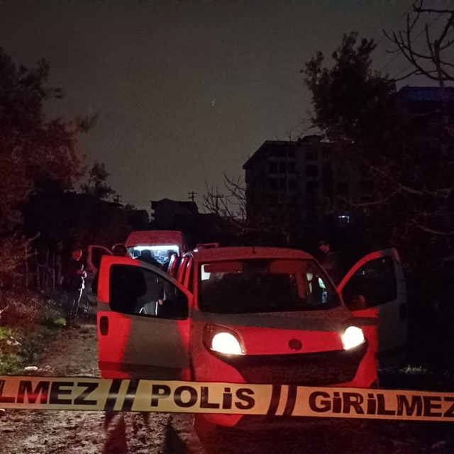 Araçta tartıştığı kişiyi bıçakla öldürdü