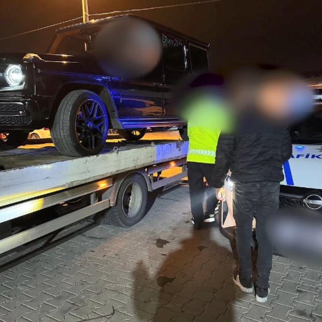 Cipte megafon ve siren kullanıp, alkolmetreye üflemeyen sürücüye 212 bin TL...