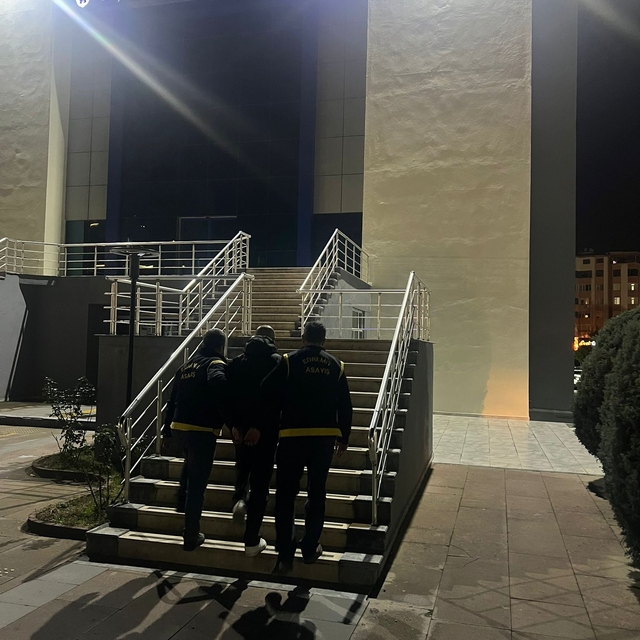 Balıkesir'de kuaför salonunda bir kişi pompalı tüfekle yaralandı