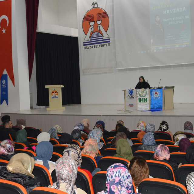 Havza'da "İslam Bizden Ne Bekliyor" konferansı düzenlendi