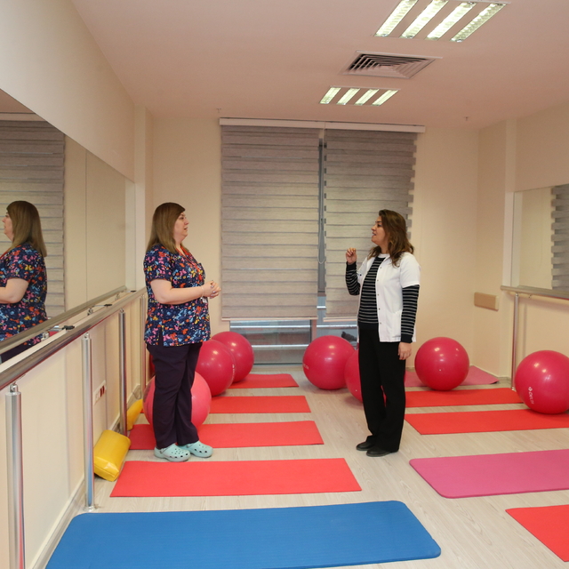 Yunus Emre Devlet Hastanesinde yeni annelere çevrim içi destek veriliyor