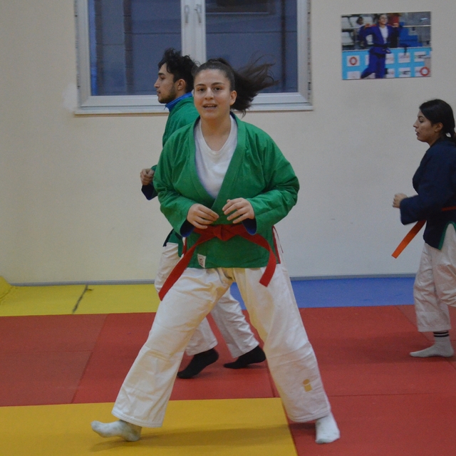 Kuraşta dünya üçüncüsü olan Ayşenur, yeni başarılar için çalışıyor