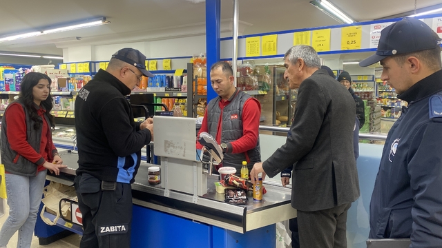 Kayseri'de zabıta ekipleri denetimlerini sürdürüyor