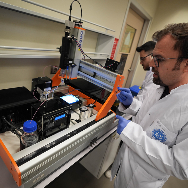 Kanser ve ilaç araştırmalarında hücre çalışmalarını hızlandıracak robot gel...