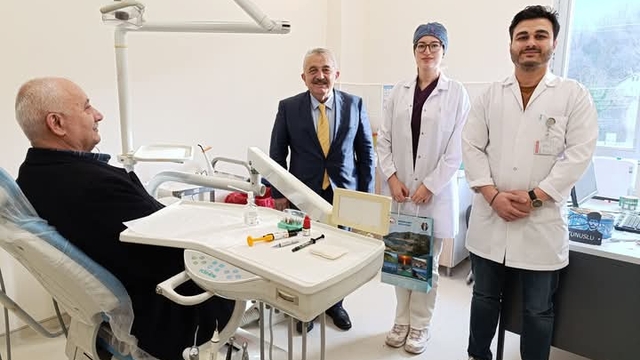 Doğanyurt Belediye Başkanı Kaya, ilçede göreve başlayan diş hekimini ziyaret etti