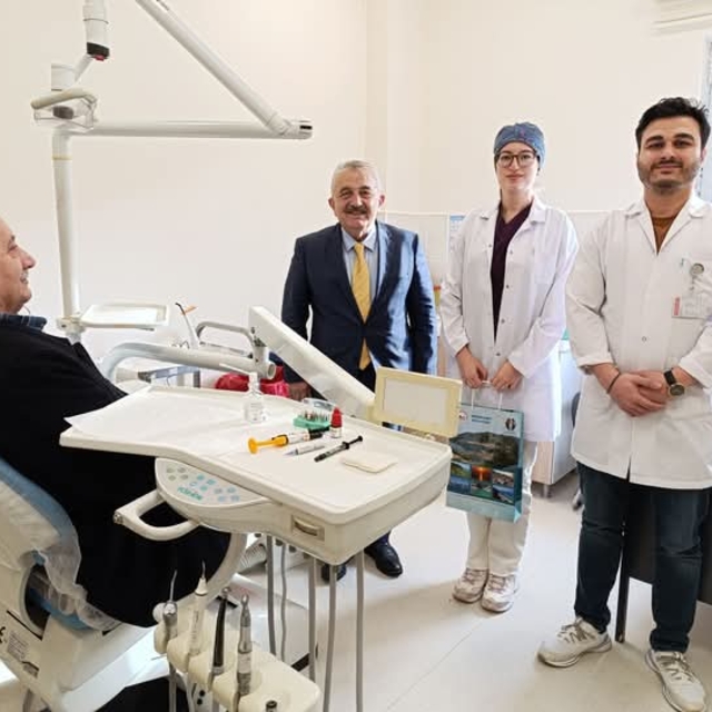Doğanyurt Belediye Başkanı Kaya, ilçede göreve başlayan diş hekimini ziyare...