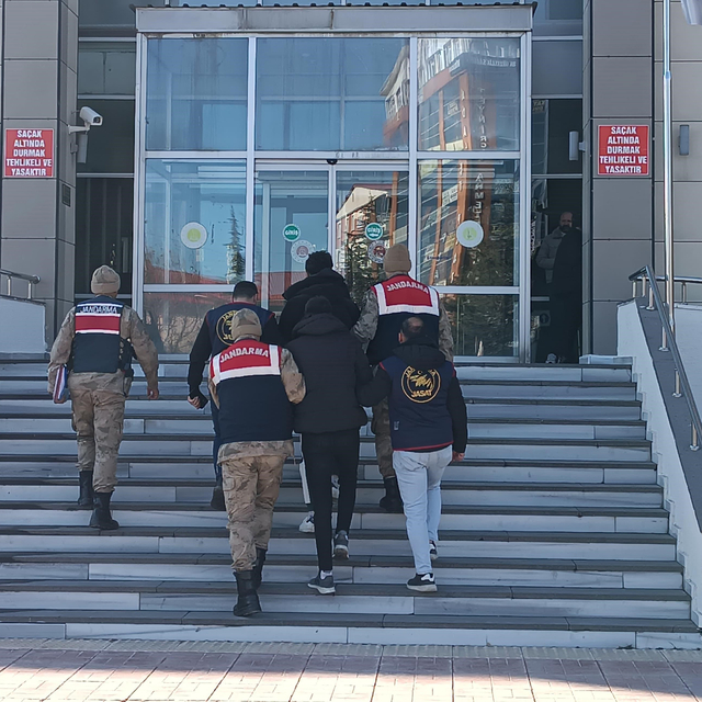 Bitlis'te 11 ayrı hırsızlık olayına karışan 4 şüpheli tutuklandı