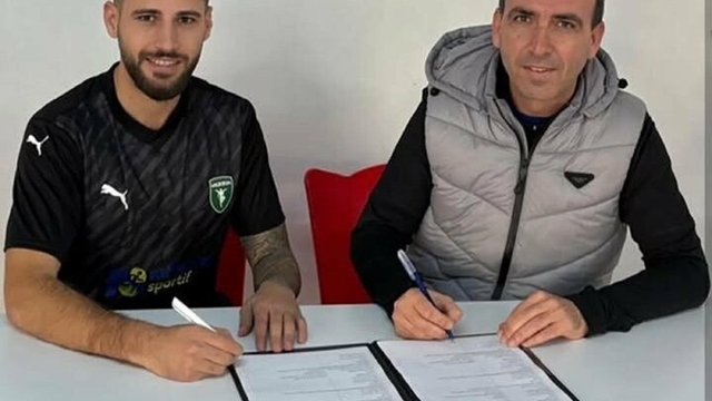 Efeler 09'a yeni orta saha