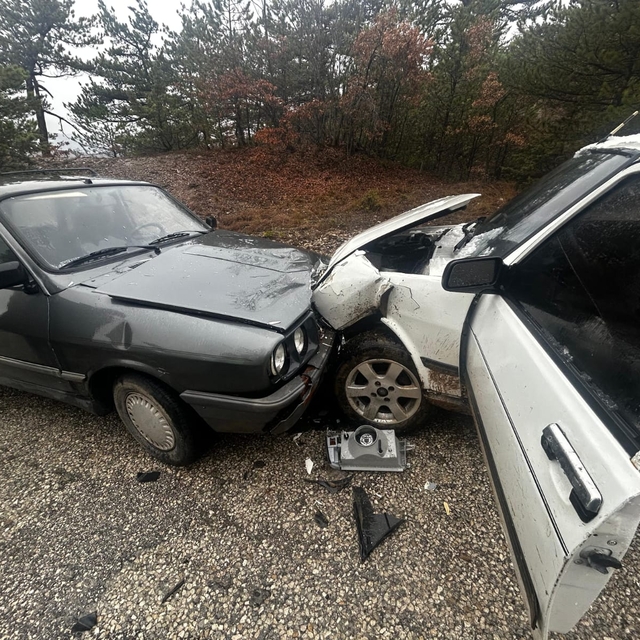 Kastamonu'da iki otomobilin çarpıştığı kazada 2 kişi yaralandı