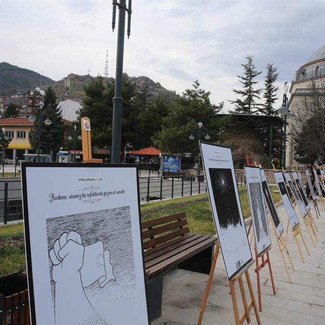 Tokat'ta "41 mısra 41 çizgi" sergisi açıldı