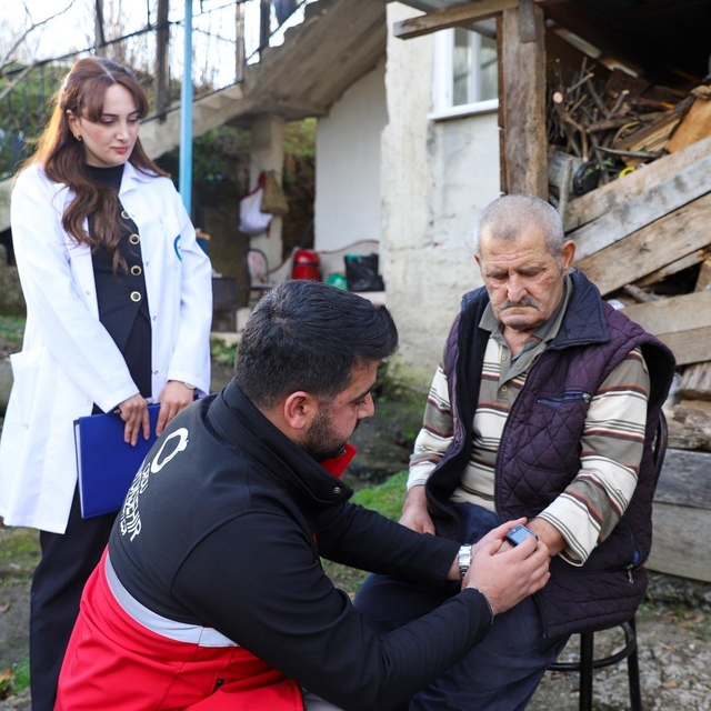 Ordu'da demans hastasına akıllı saat verildi