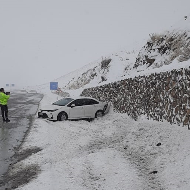 Karlıova'da 10 köy yolu kar nedeniyle ulaşıma kapandı