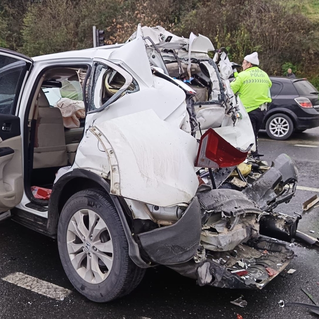 Ordu'da 3 aracın karıştığı zincirleme kazada 6 kişi yaralandı
