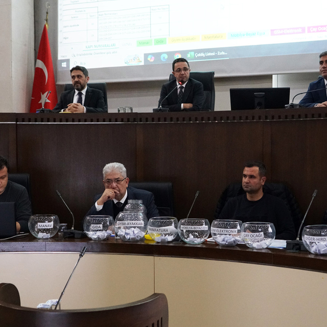 Kahramanmaraş'ta esnaflar için geçici çarşı kuraları çekildi