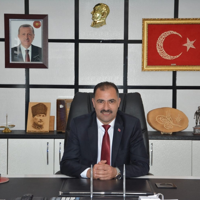 Demirci, Emevi Camisi'nin halılarını dokumaya talip