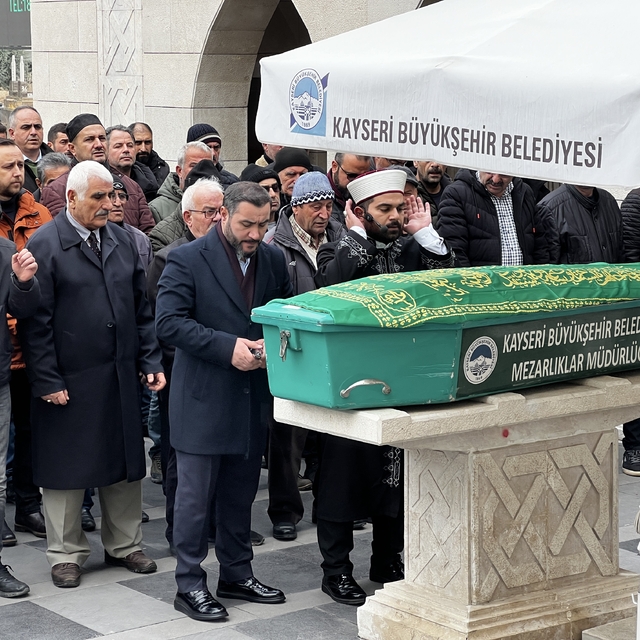 Çocuklarını görmek için geldiği Kayseri'de bıçaklanarak öldürüldü (2)
